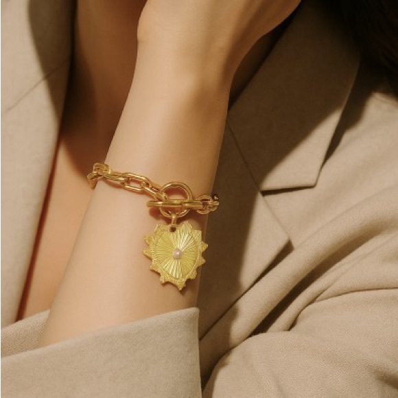 REVOLVE Jewelry - Heart Pendant Bracelet